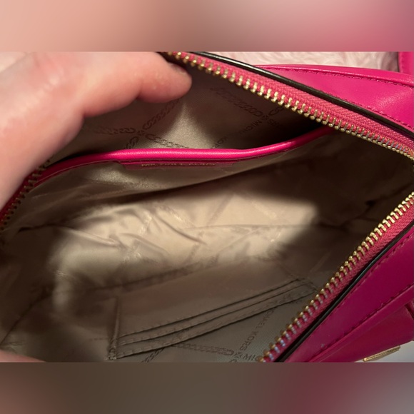 MICHAEL KORS HOT PINK RUNWAY CROSSBODY CAMERA BAG / STUDDED - Picture 12 of 16
